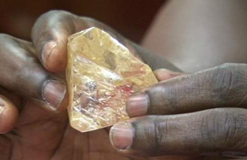 Βρήκαν πολύτιμο διαμάντι 476 καρατίων