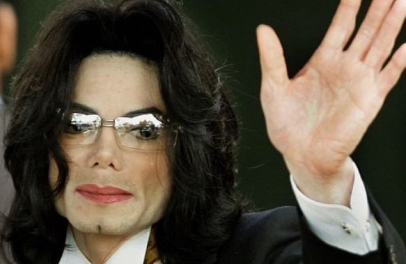 Τα παιδιά, τα αδέλφια και οι θαυμαστές του τιμούν τον Μάικλ Τζάκσον
