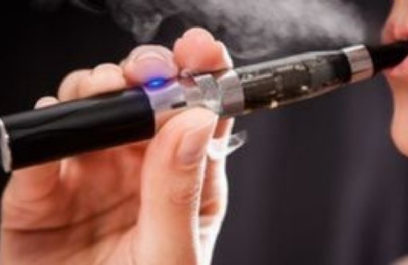 Το ηλεκτρονικό τσιγάρο μπορεί να κάνει κακό στους πνεύμονες σε βάθος χρόνου 