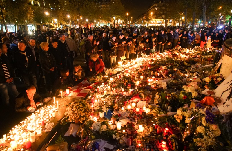 Η Γαλλία απέτισε σήμερα φόρο τιμής στα θύματα των επιθέσεων της 13ης Νοεμβρίου 2015